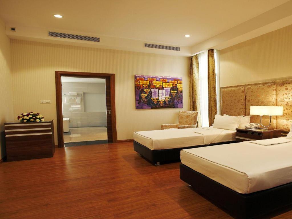 Horizon Lake View Resort Naypyidaw Buitenkant foto