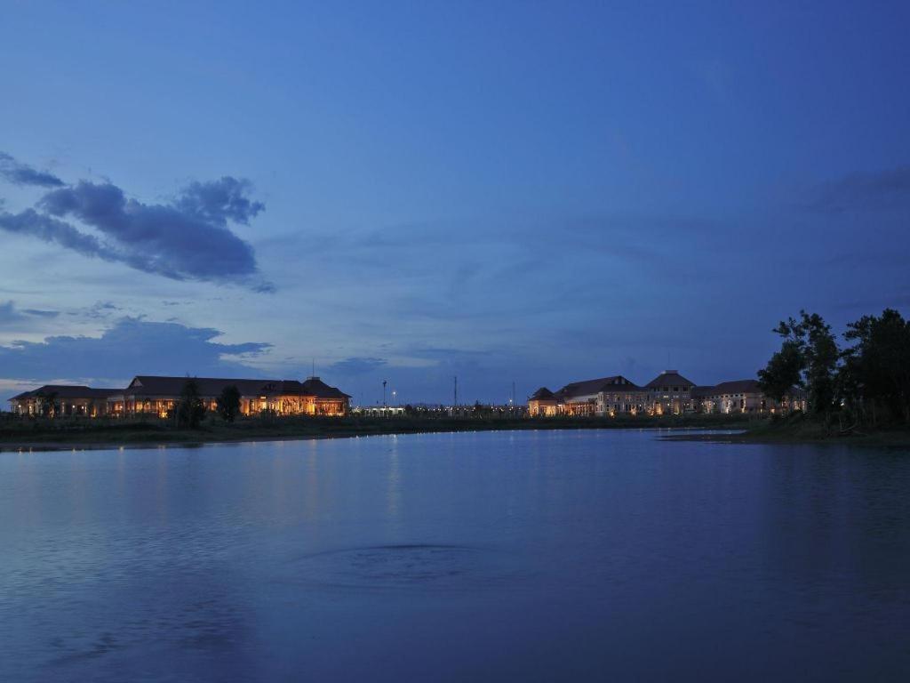 Horizon Lake View Resort Naypyidaw Buitenkant foto