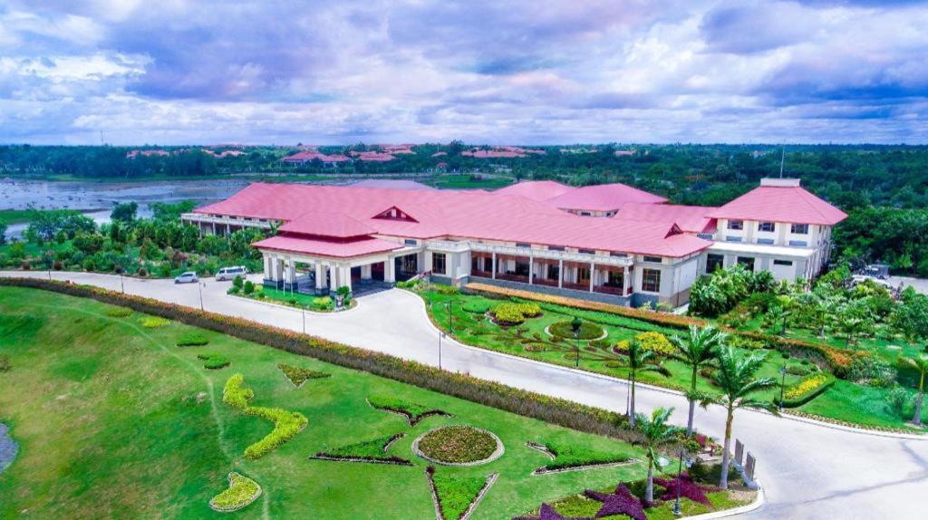 Horizon Lake View Resort Naypyidaw Buitenkant foto