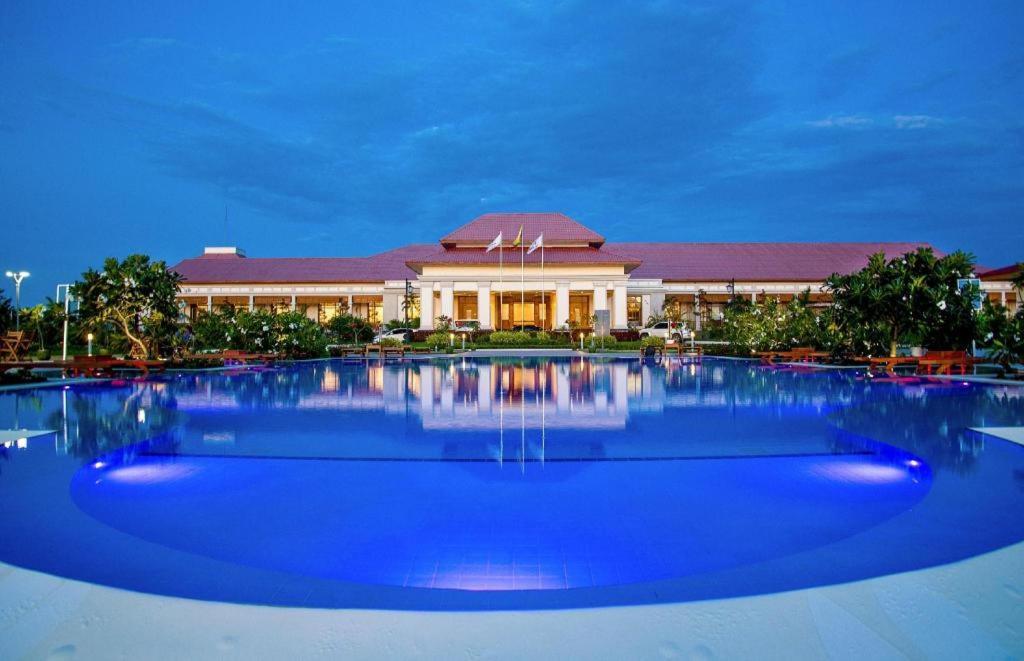 Horizon Lake View Resort Naypyidaw Buitenkant foto